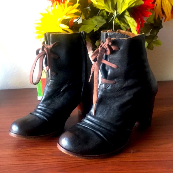 CHIE MIHARA LEATHER HEELED ANKLE BOOTS - Picture 3 of 16
